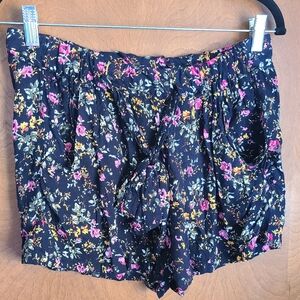 🌟 4/$20 Magazine Floral Women's Shorts